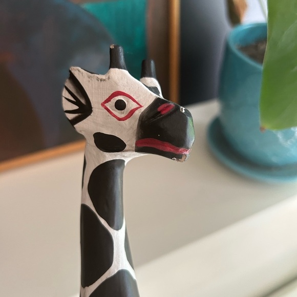 Vintage Handcrafted Black and White Giraffe Figurines Indonesia - Picture 8 of 16